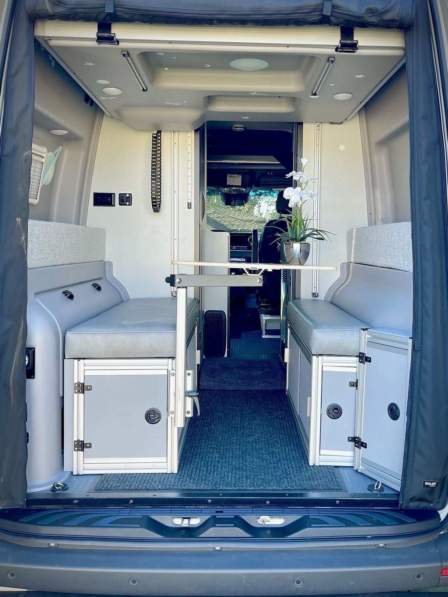 Photo 17 - 2021 Winnebago Class B Motorhome rental photo 18