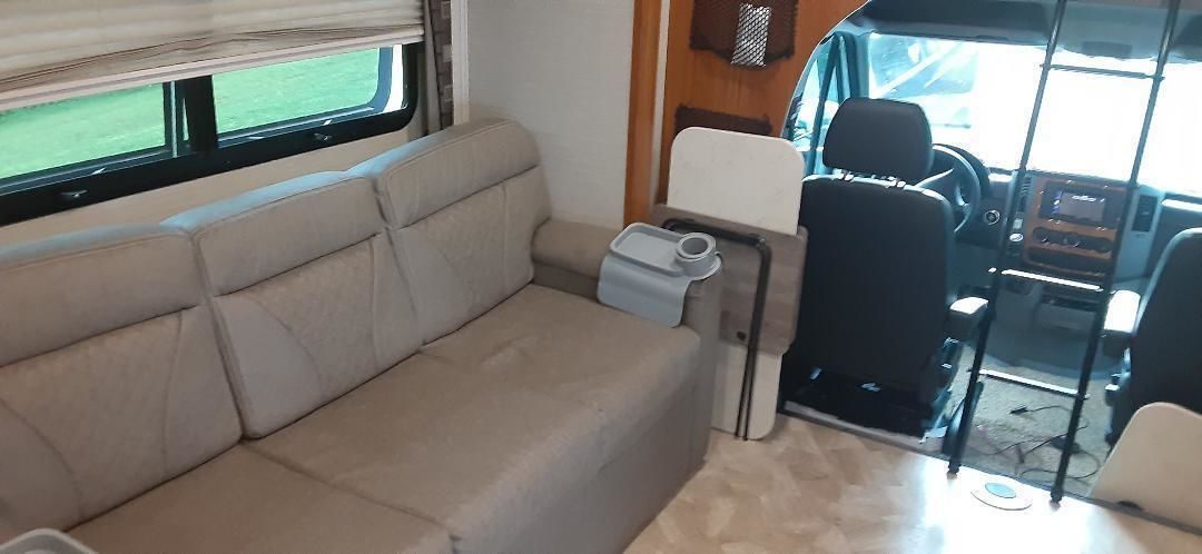 Photo 2 - 2017 Jayco Class C Motorhome rental photo 5