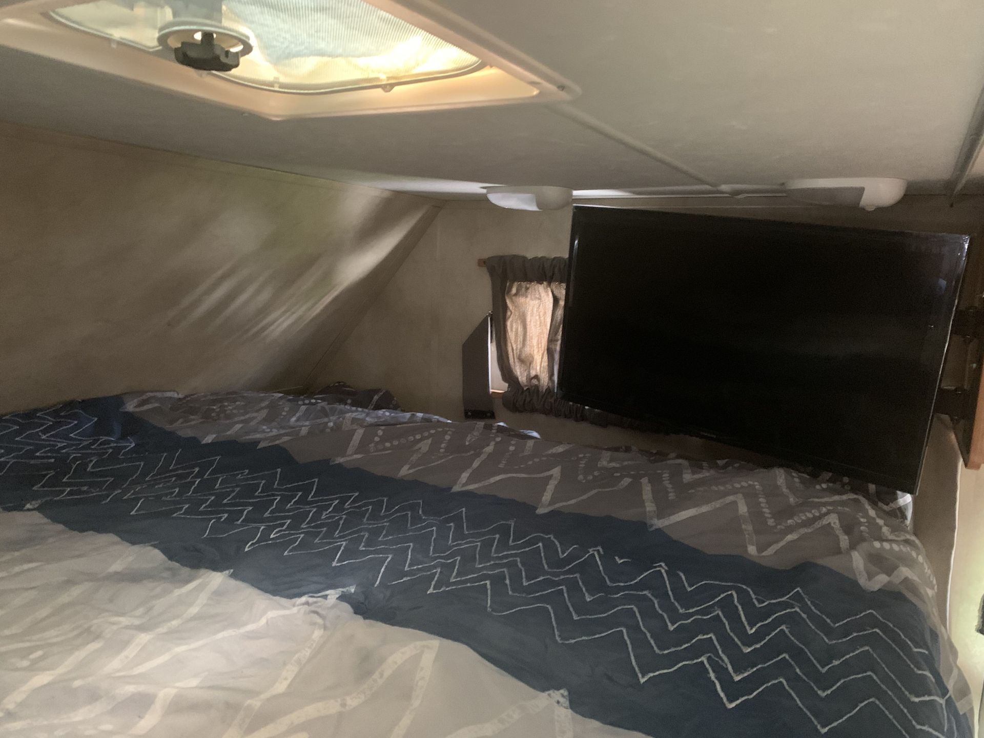 Photo 2 - 2013 Thor Motor Coach Class C Motorhome rental photo 7