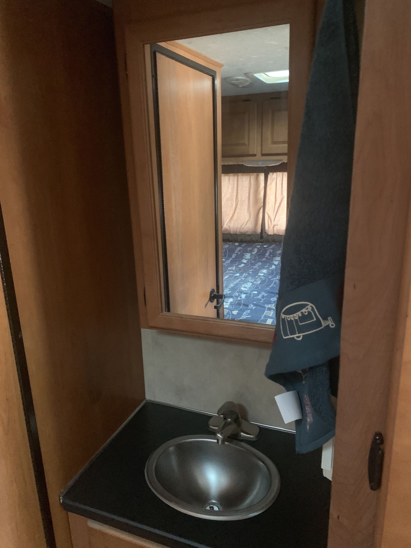 Photo 3 - 2013 Thor Motor Coach Class C Motorhome rental photo 10