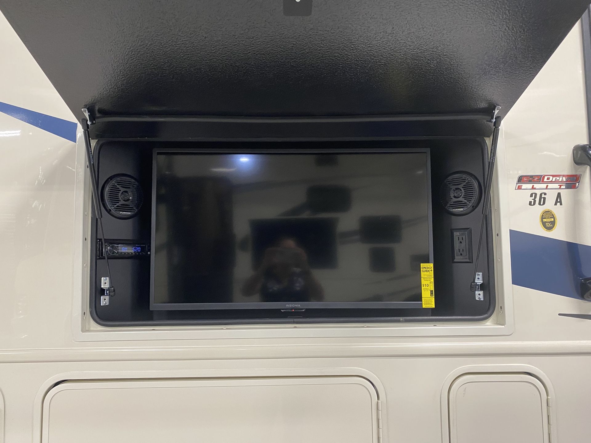 Photo 3 - 2022 Entegra Coach Class A Motorhome rental photo 5