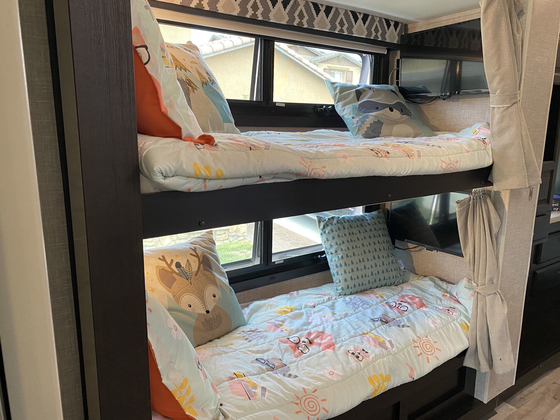 Photo 12 - 2022 Entegra Coach Class A Motorhome rental photo 14