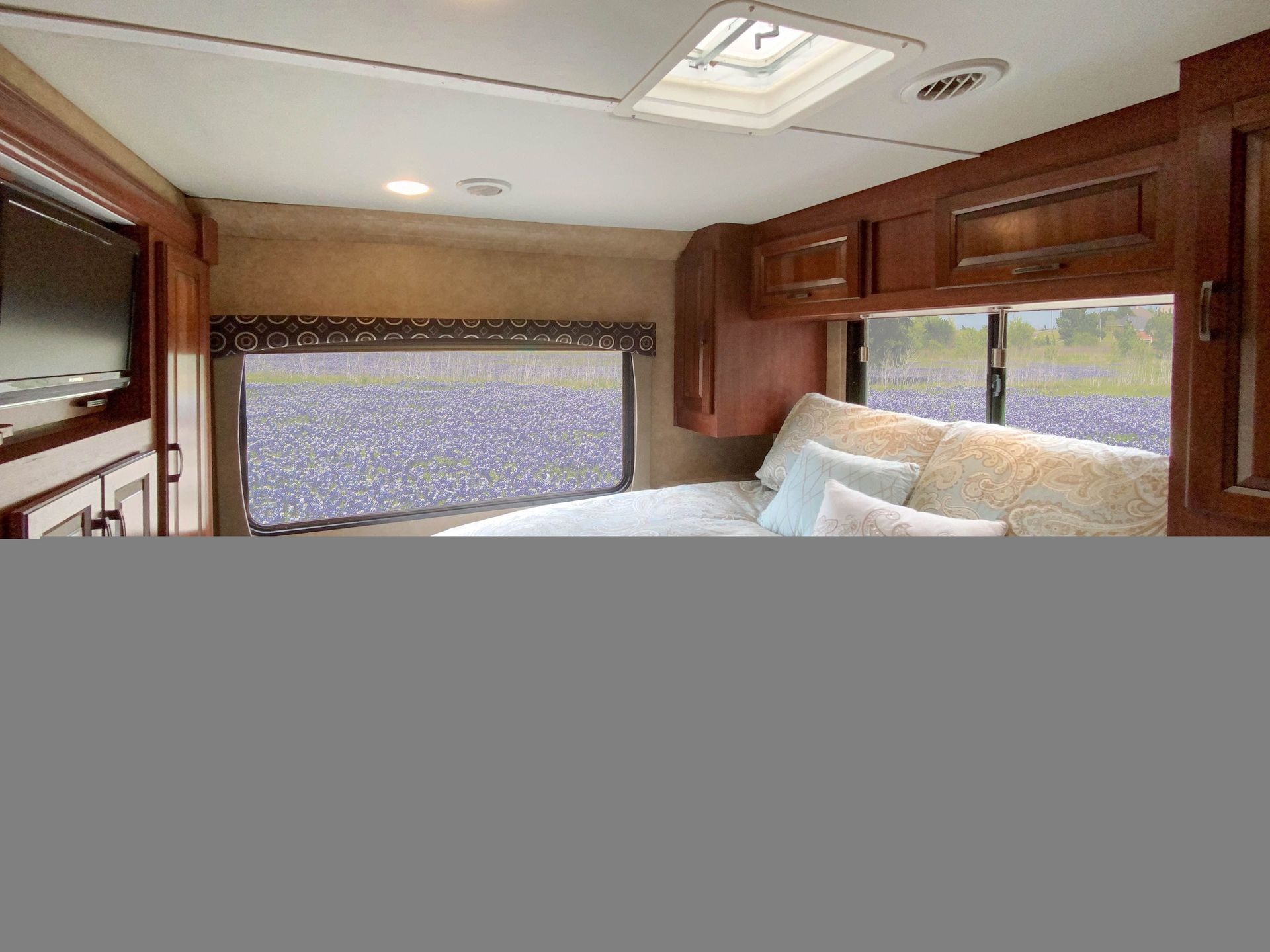 Photo 4 - 2015 Forest River Class C Motorhome rental photo 6