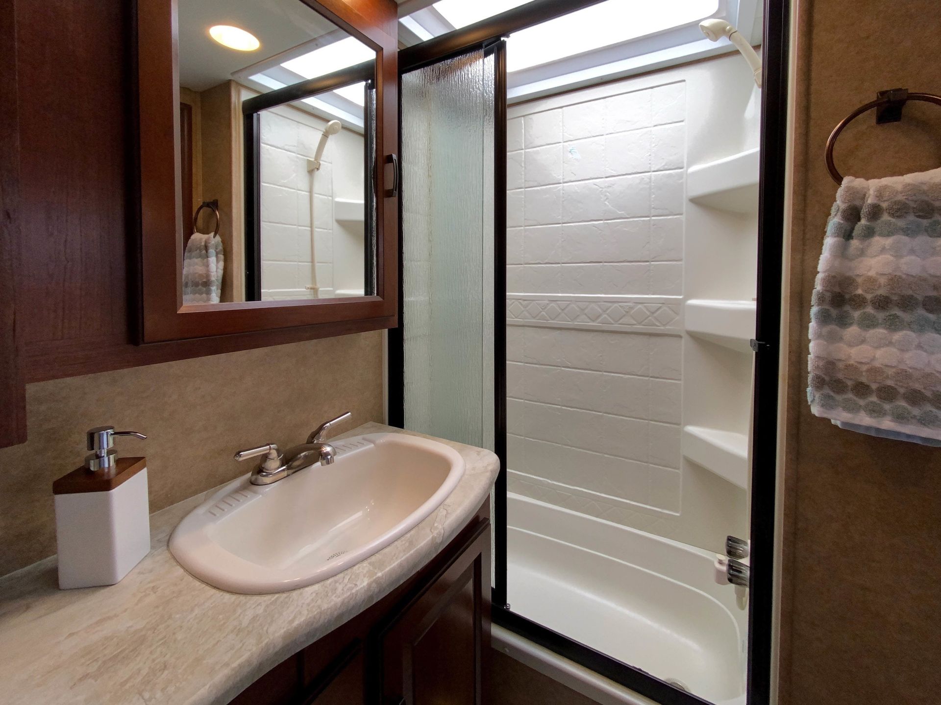 Photo 14 - 2015 Forest River Class C Motorhome rental photo 15