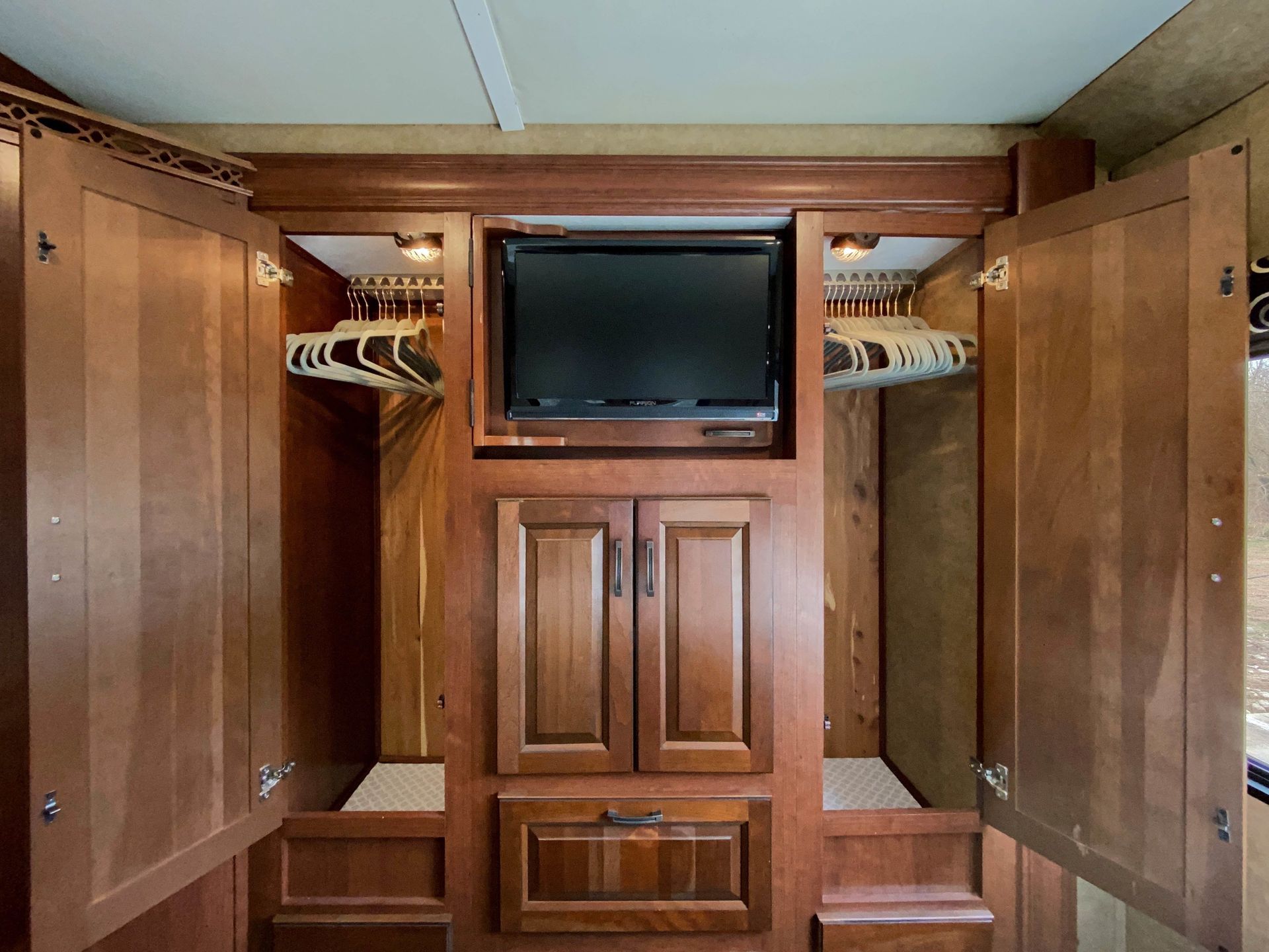 Photo 16 - 2015 Forest River Class C Motorhome rental photo 17