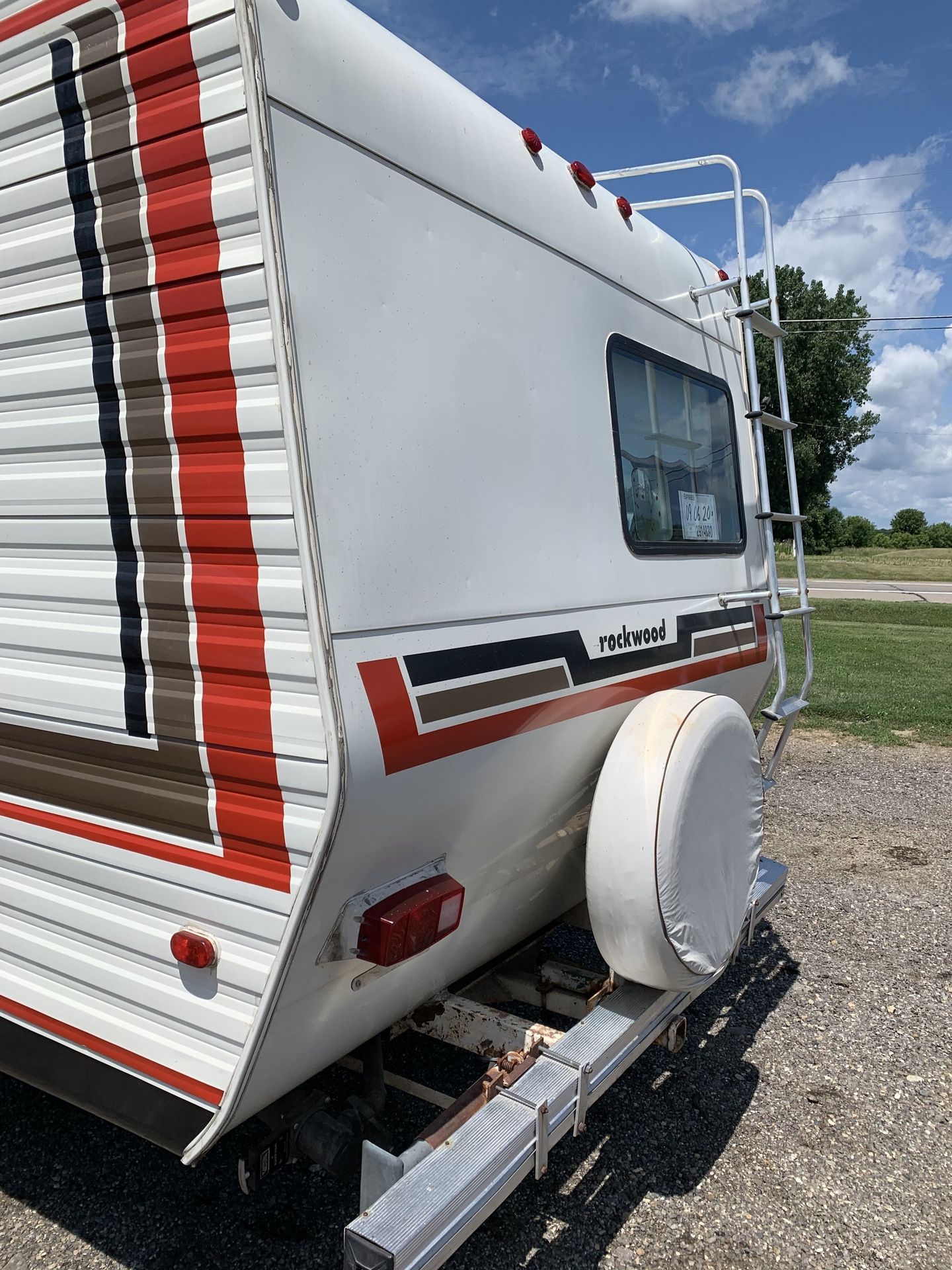 Photo 2 - 1984 Ford Class C Motorhome rental photo 4