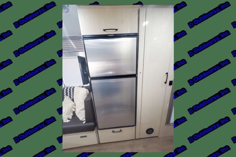 Photo 4 - 2018 Airstream Travel Trailer rental photo 6