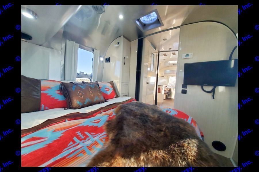 Photo 12 - 2018 Airstream Travel Trailer rental photo 14