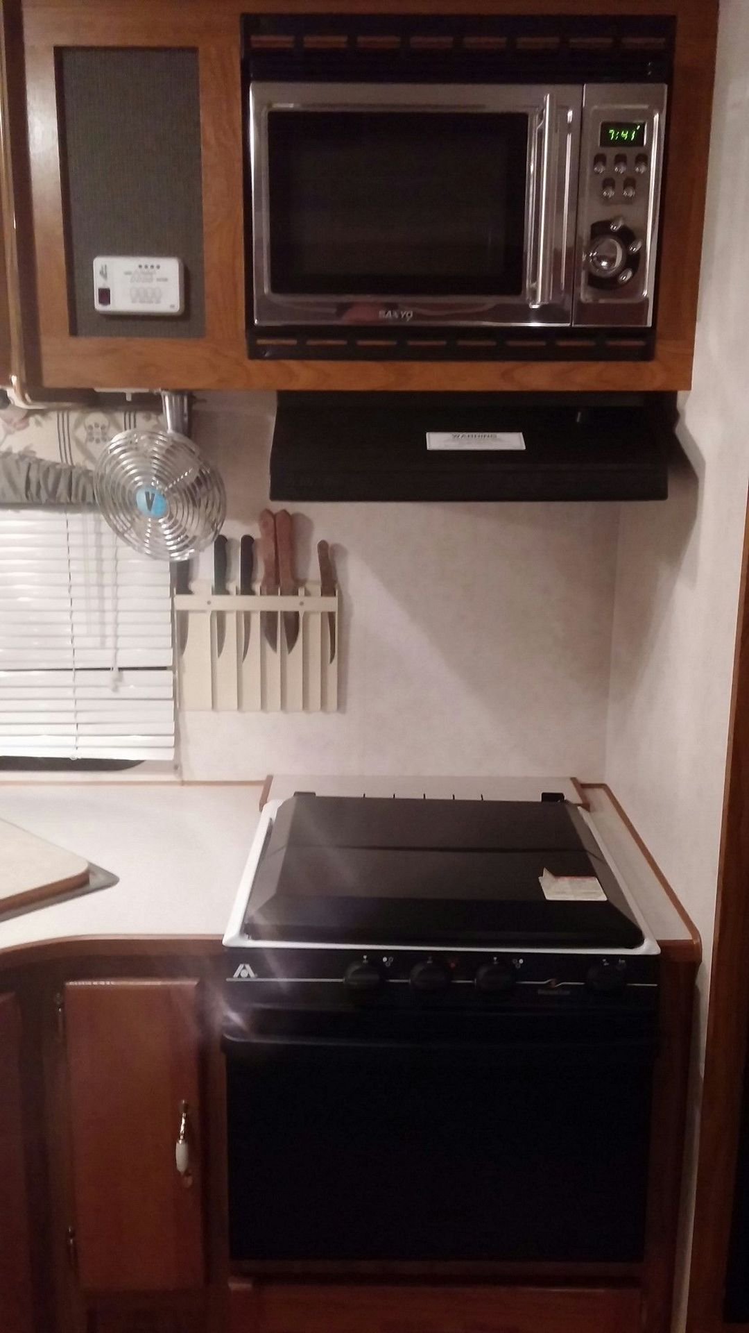 Photo 9 - 2001 Fleetwood Travel Trailer rental photo 11