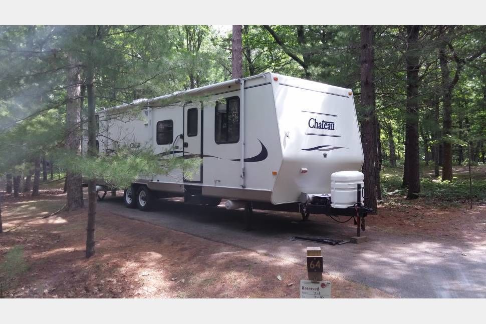 Photo 12 - 2001 Fleetwood Travel Trailer rental photo 14