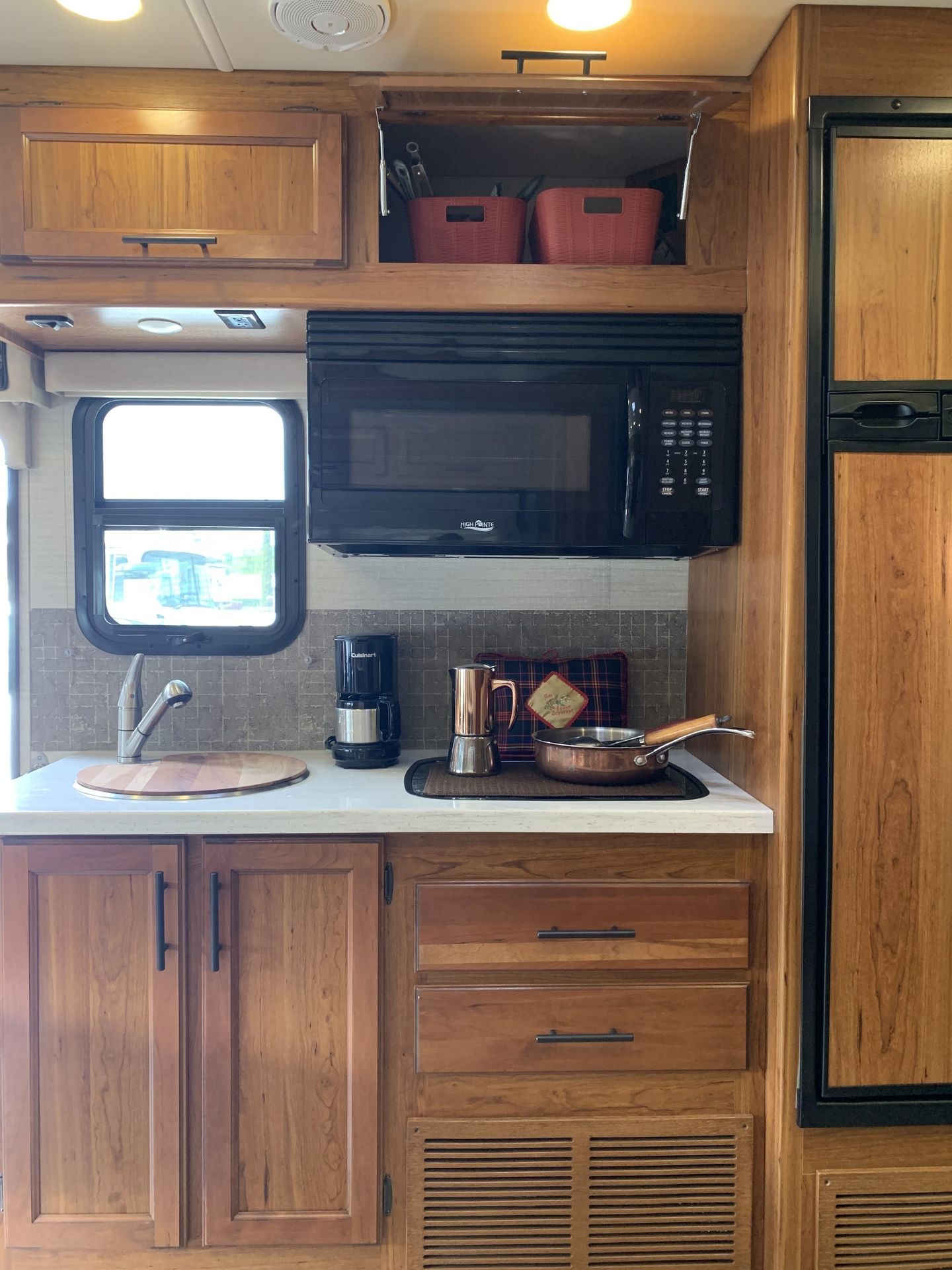 Photo 9 - 2017 Jayco Class C Motorhome rental photo 11