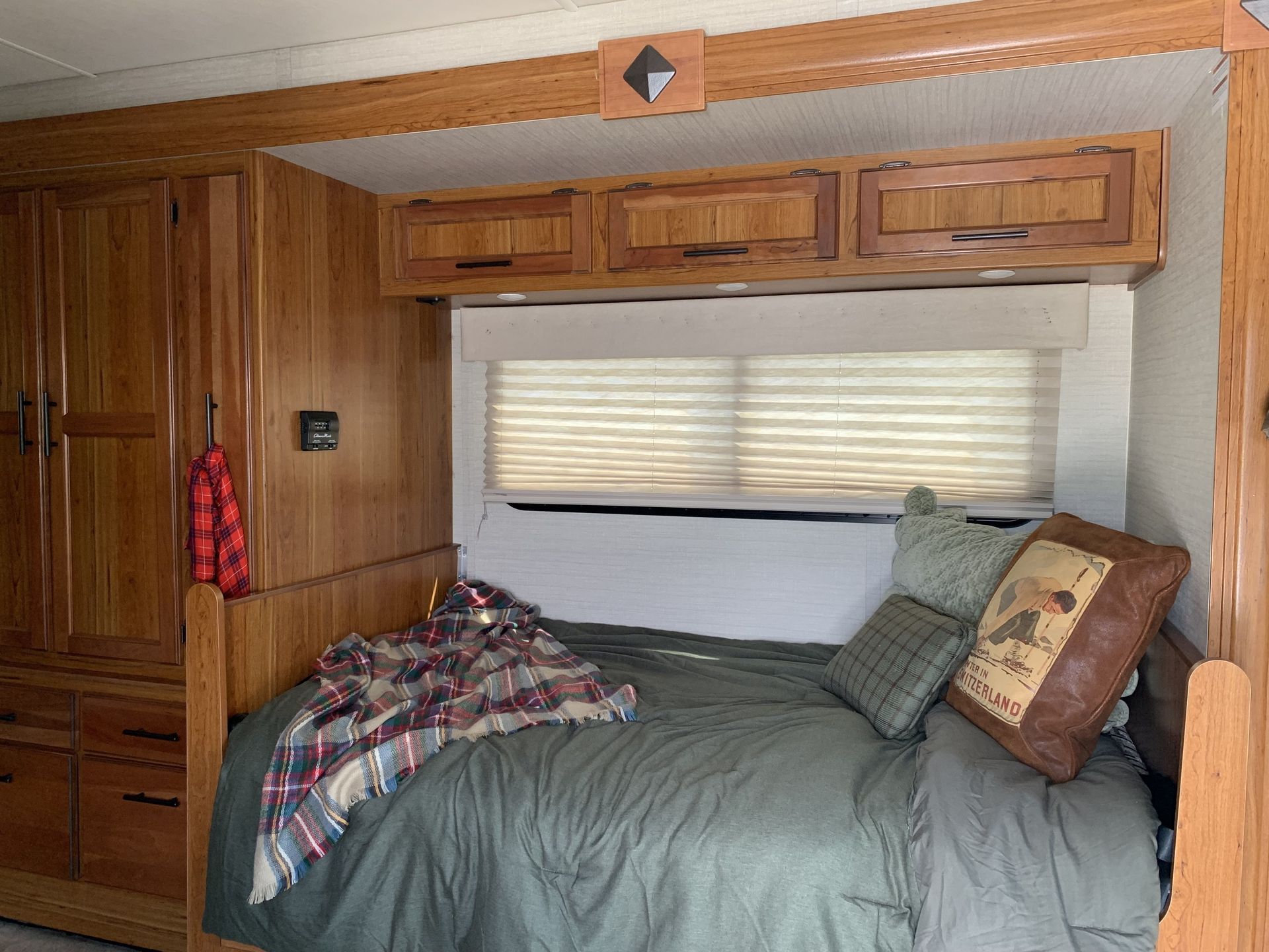 Photo 15 - 2017 Jayco Class C Motorhome rental photo 17
