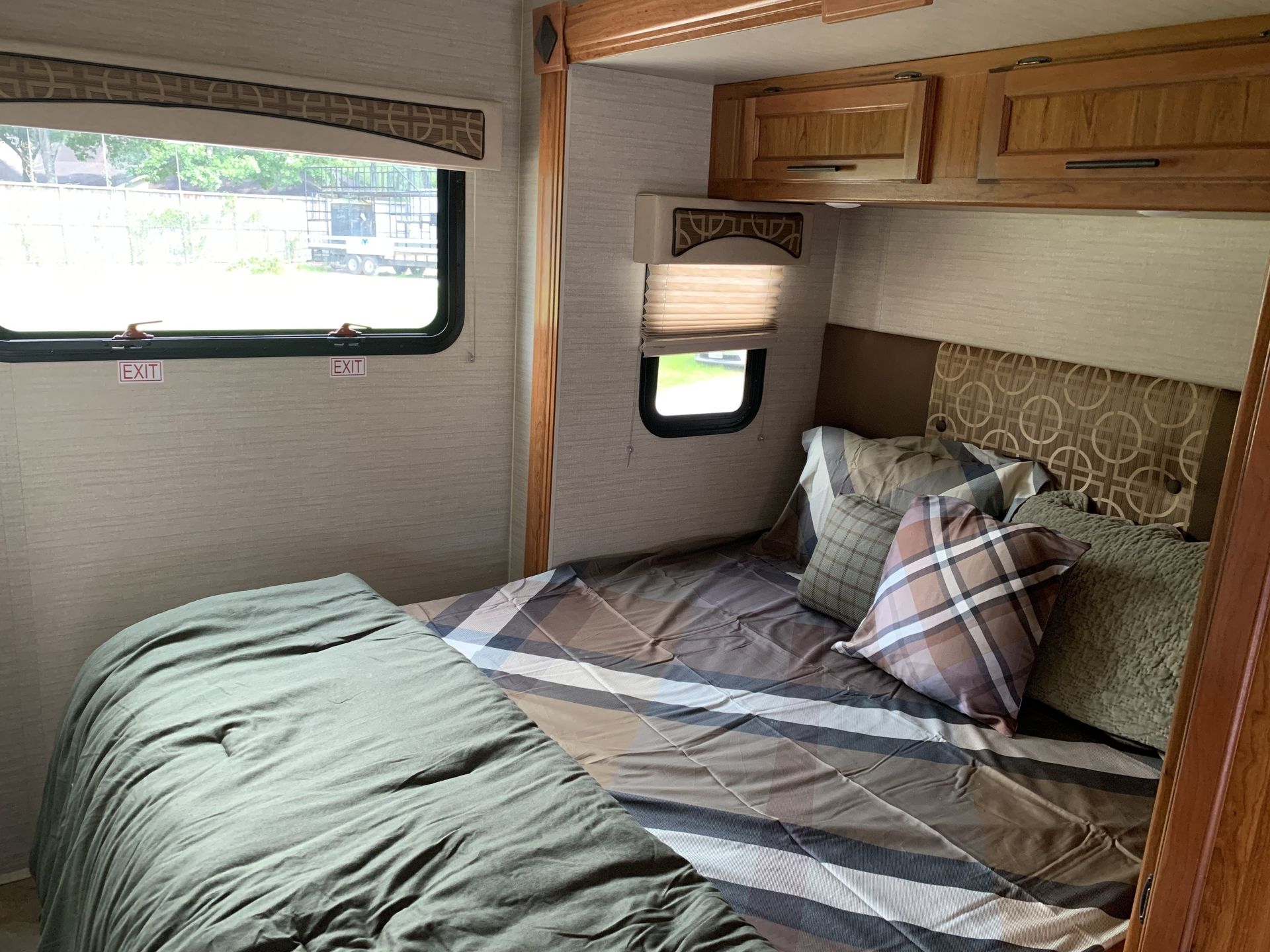 Photo 18 - 2017 Jayco Class C Motorhome rental photo 20