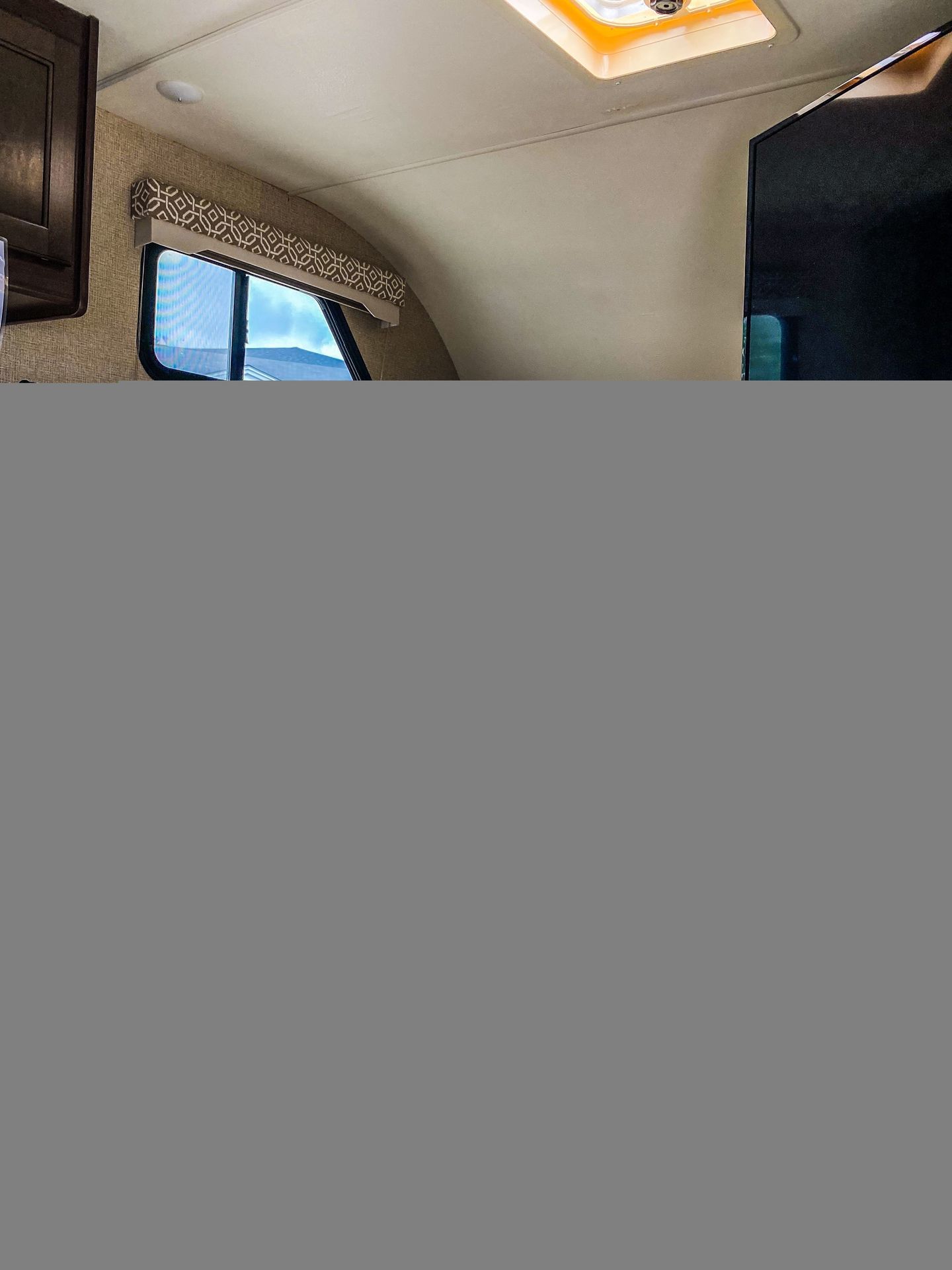 Photo 3 - 2017 Thor Class C Motorhome rental photo 8