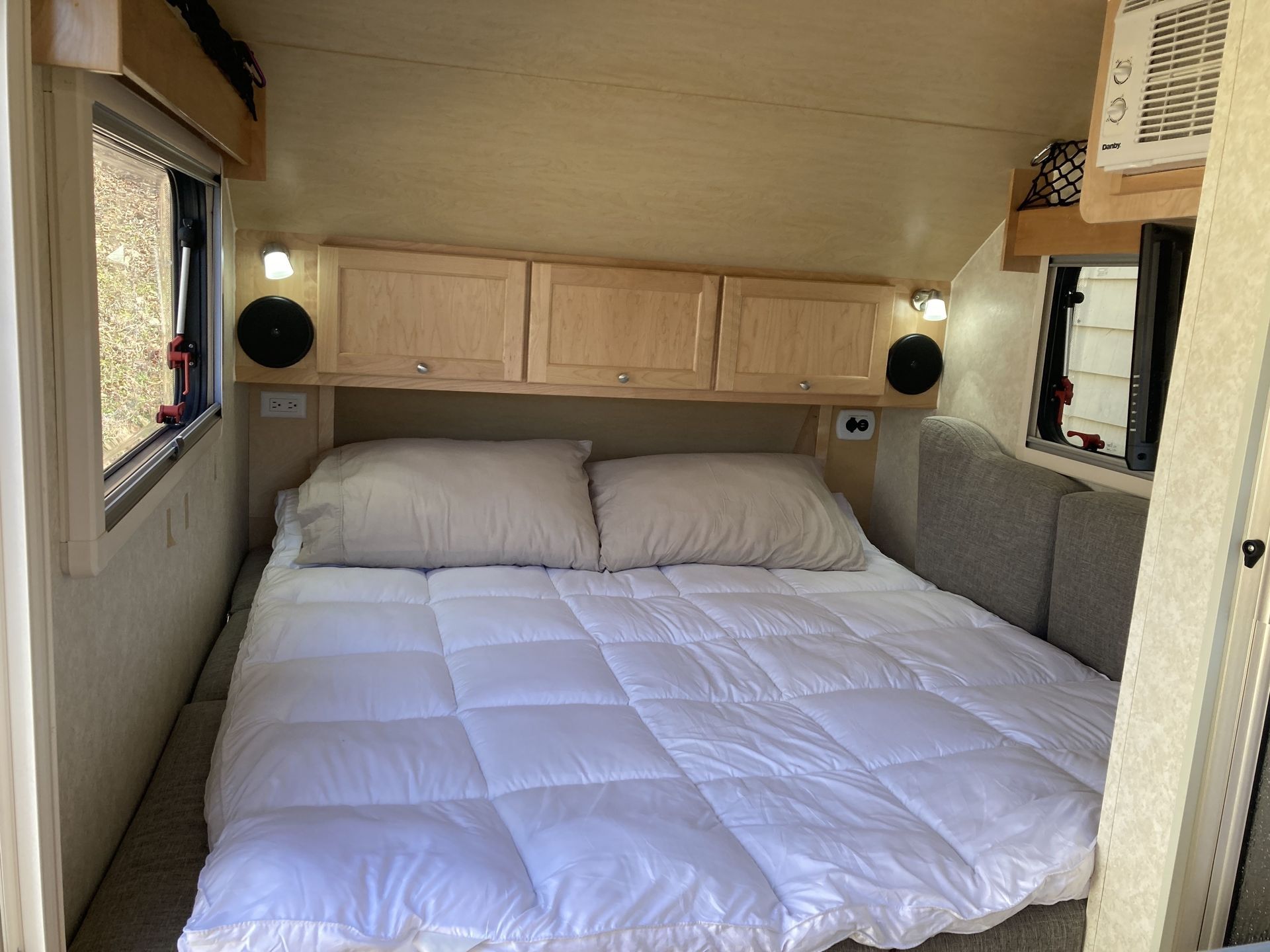 Photo 6 - 2018 T&B Travel Trailer rental photo 8