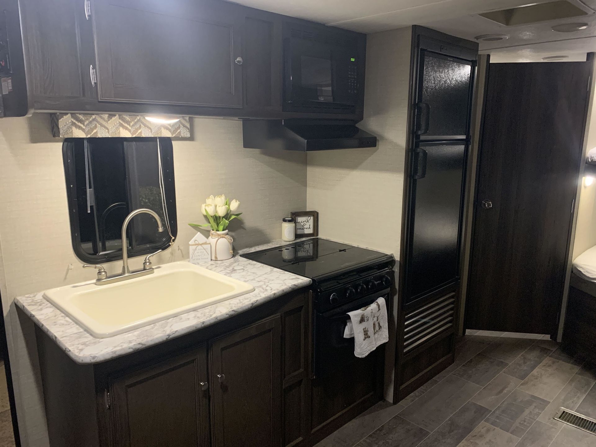 Photo 5 - 2017 Keystone Travel Trailer rental photo 7