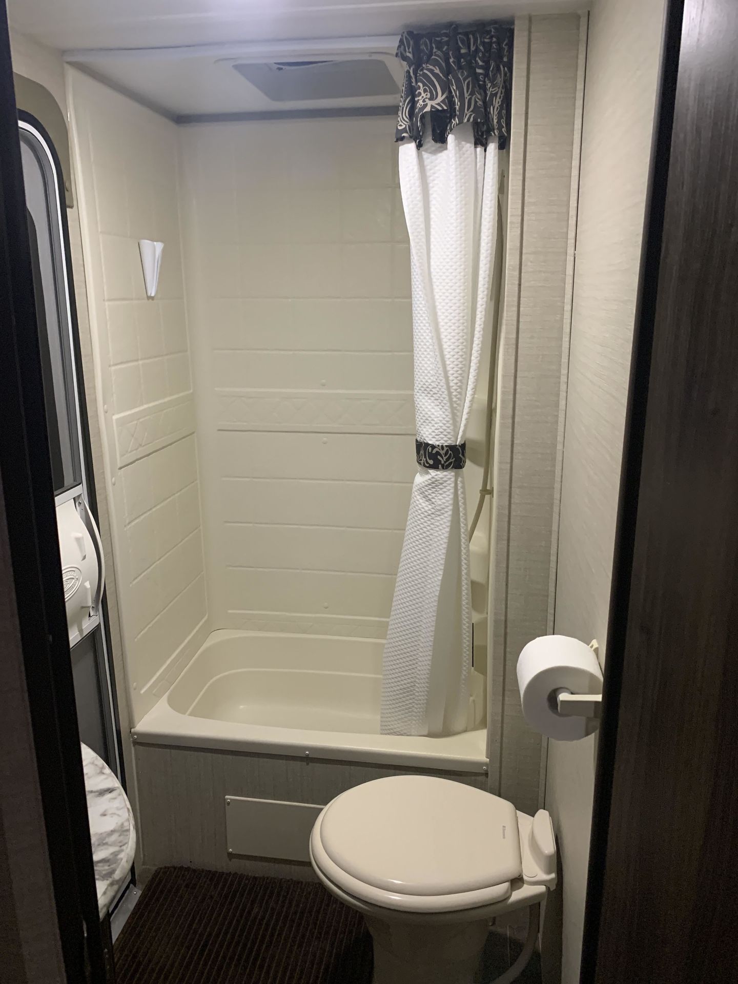 Photo 8 - 2017 Keystone Travel Trailer rental photo 10