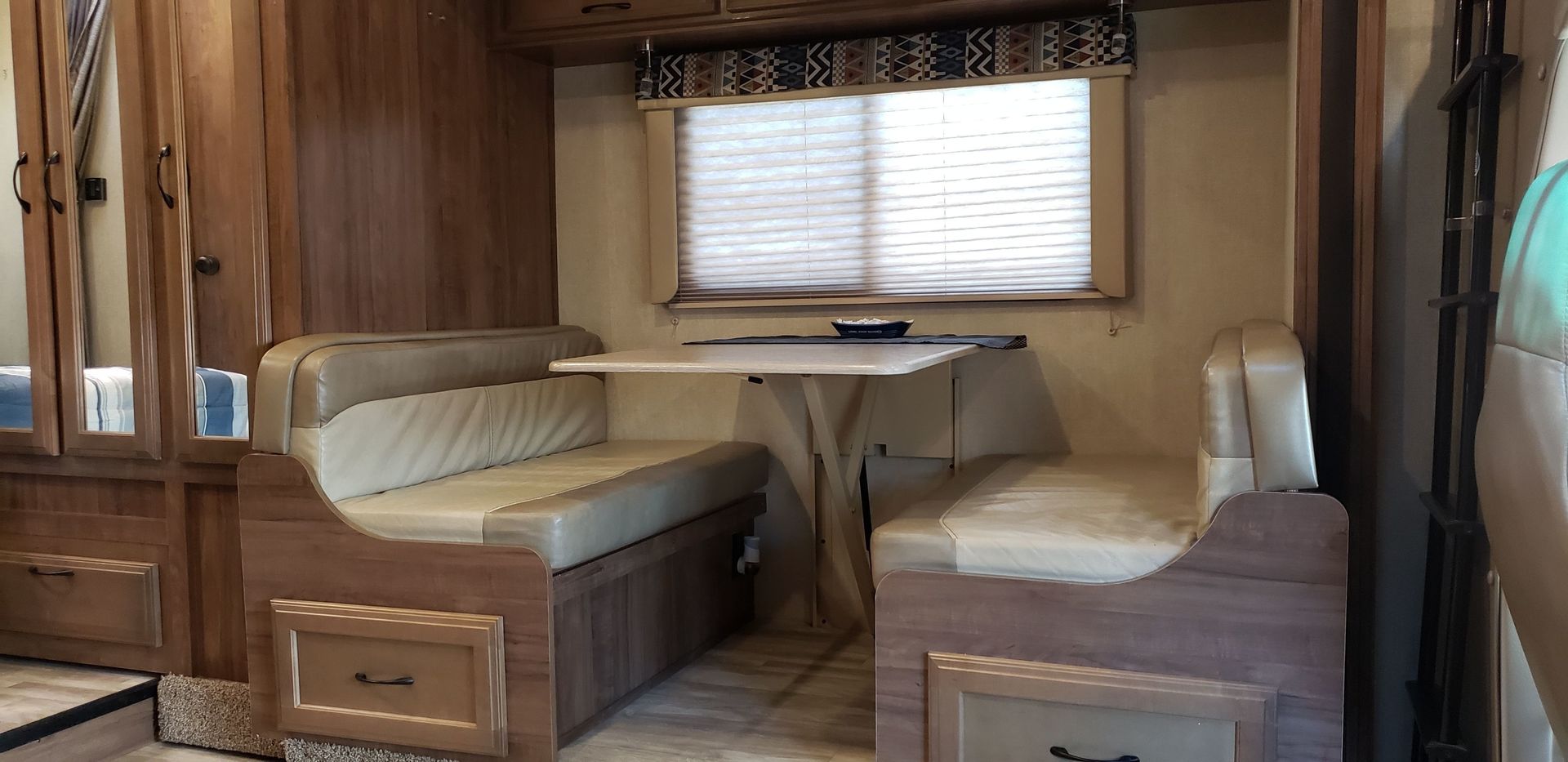 Photo 4 - 2018 Gulf Stream Class C Motorhome rental photo 6