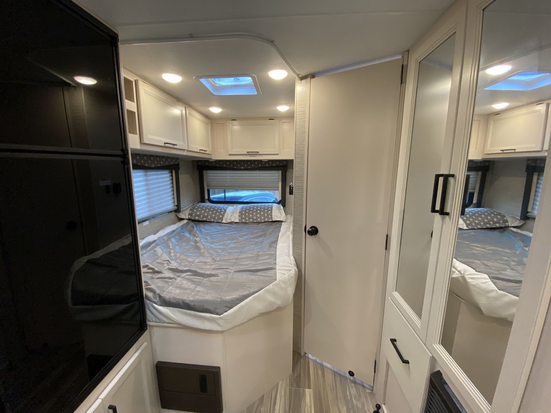 Photo 4 - 2022 Thor Motor Coach Class C Motorhome rental photo 12