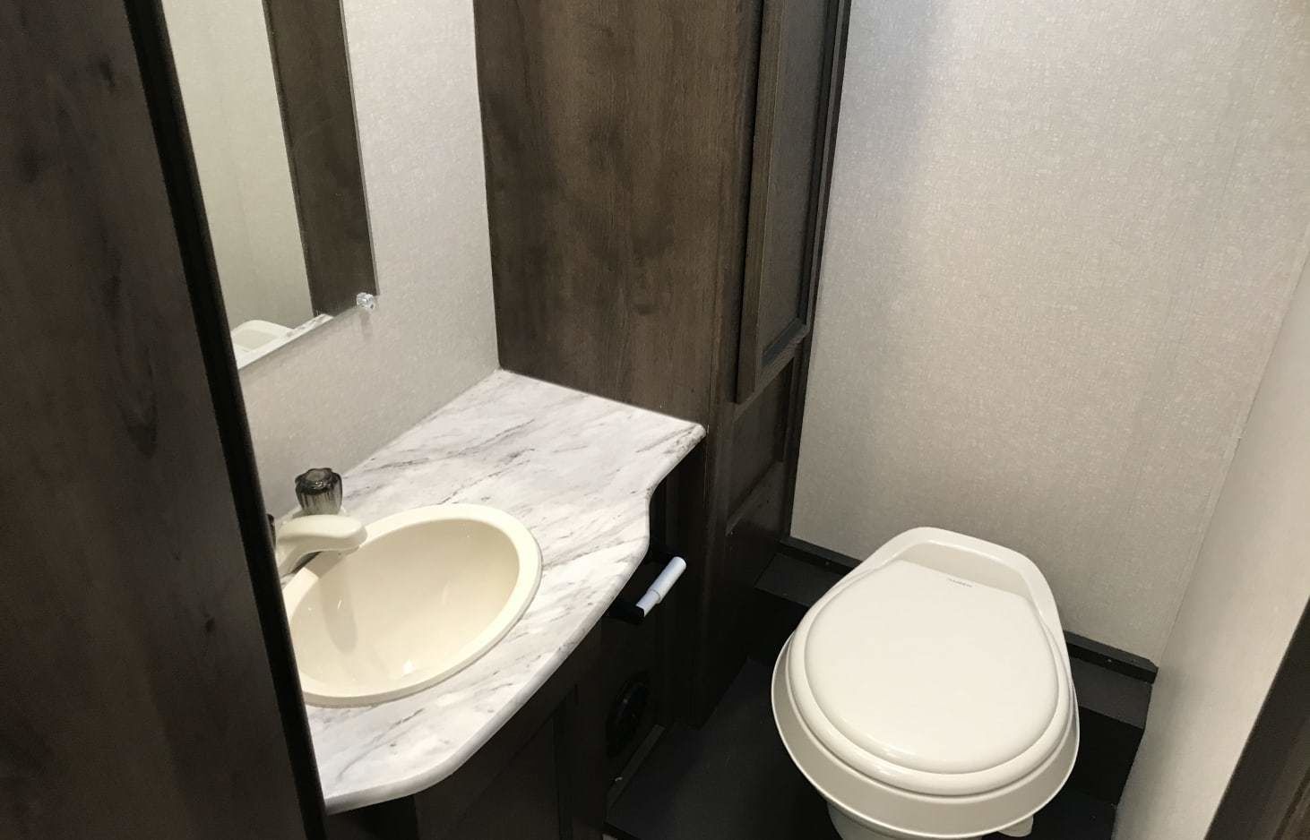 Photo 11 - 2019 Coachmen Class C Motorhome rental photo 13