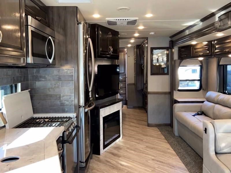 Photo 1 - 2005 Fleetwood Class A Motorhome rental photo 7