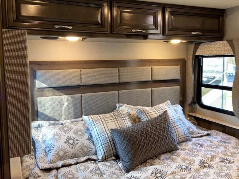 Photo 2 - 2005 Fleetwood Class A Motorhome rental photo 8