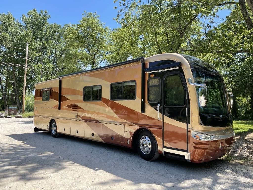 Photo 2 - 2005 Fleetwood Class A Motorhome rental photo 12