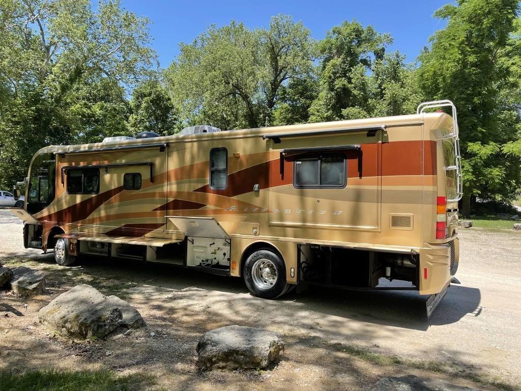 Photo 3 - 2005 Fleetwood Class A Motorhome rental photo 13