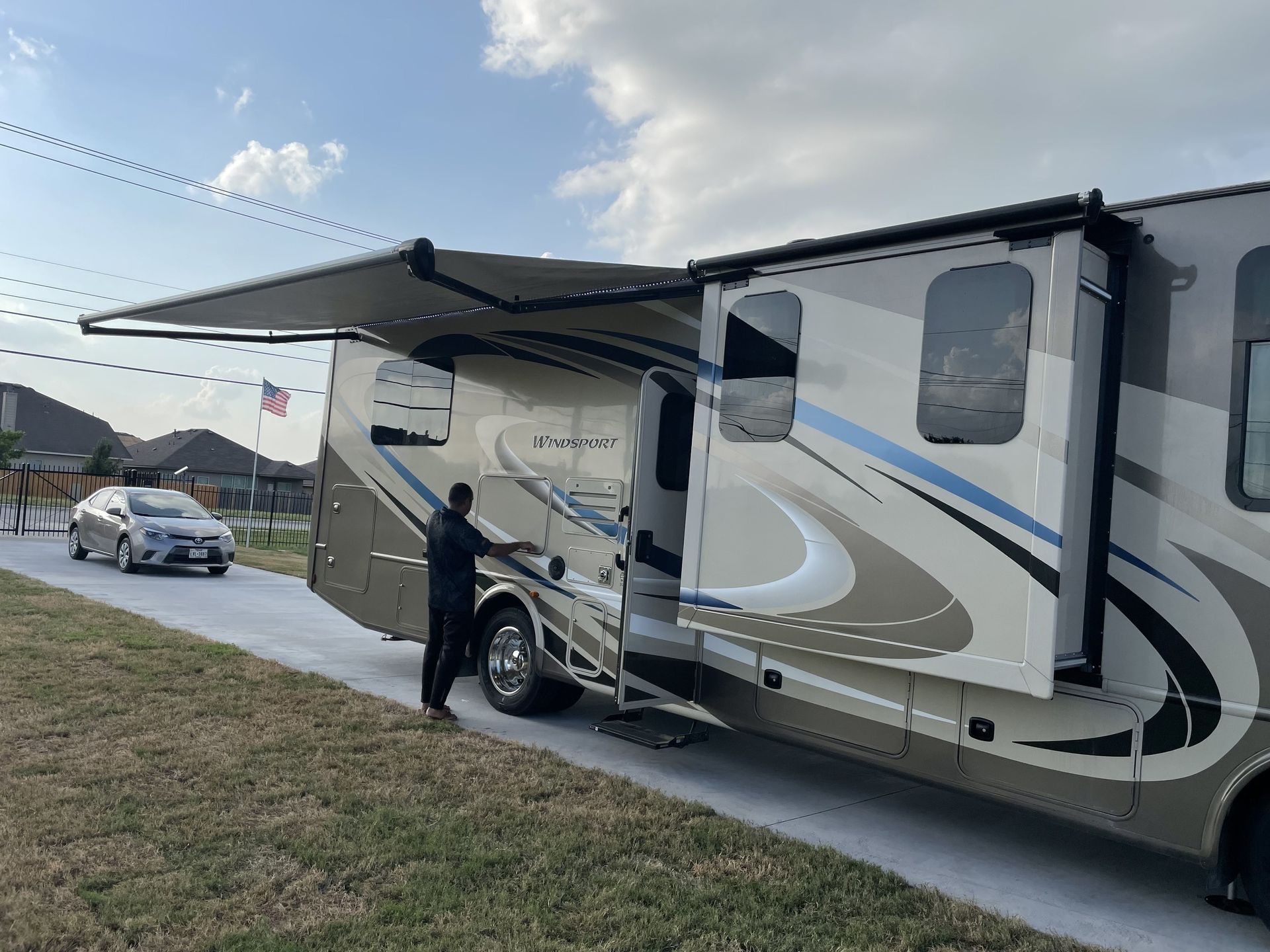 Photo 9 - 2018 Thor Motor Coach Class A Motorhome rental photo 11