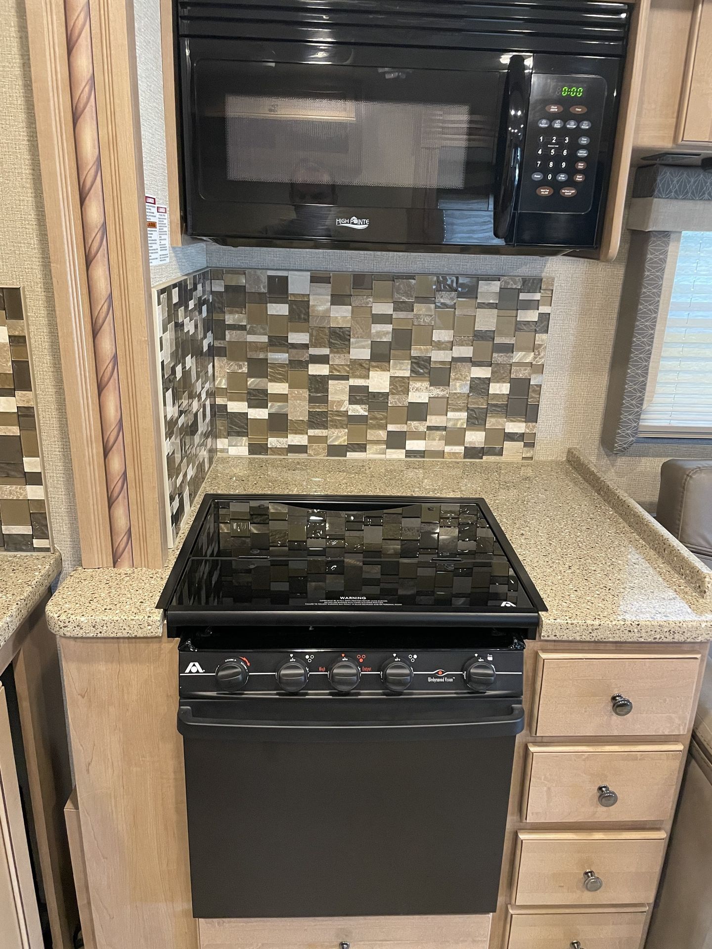 Photo 19 - 2018 Thor Motor Coach Class A Motorhome rental photo 21