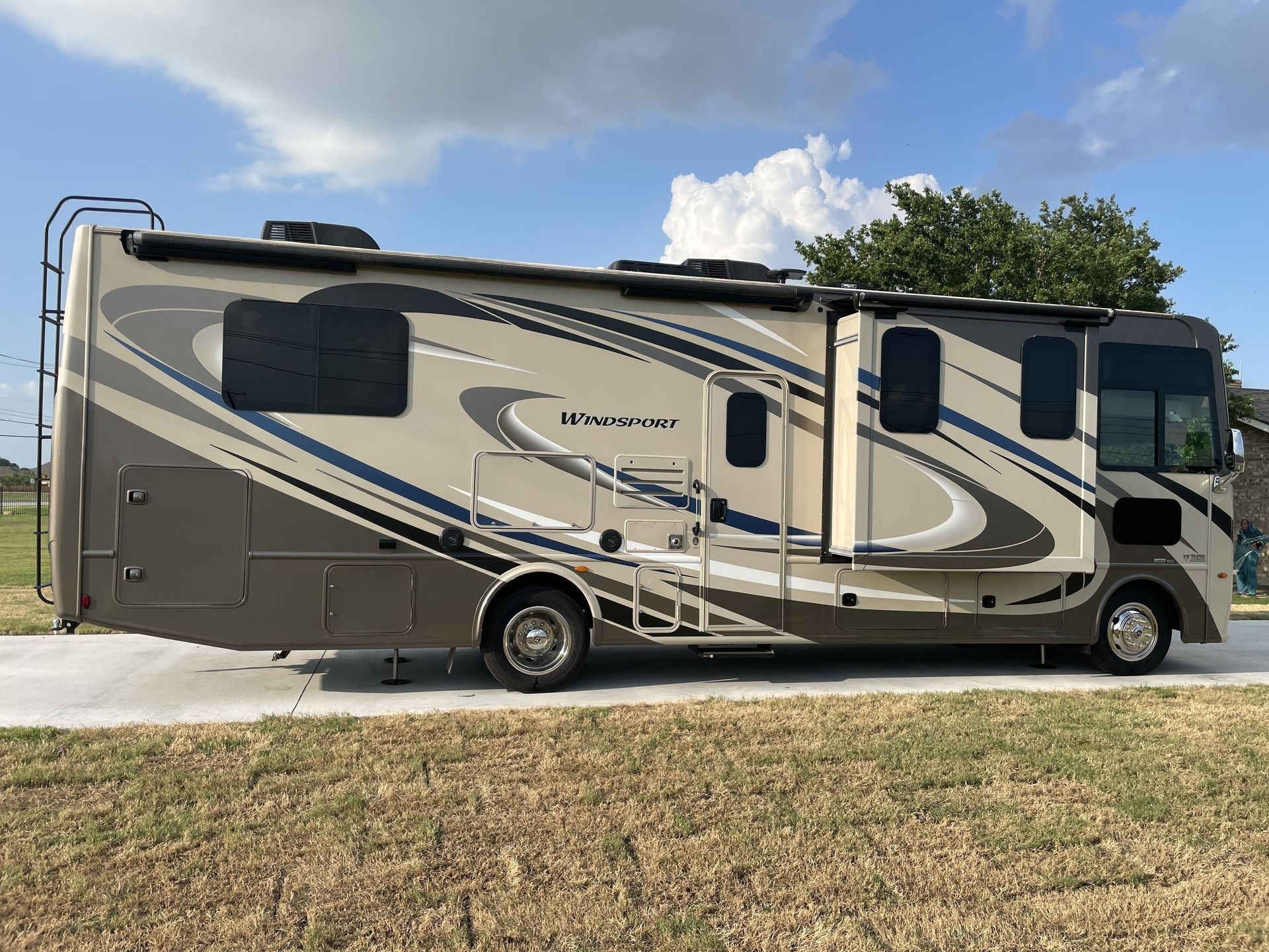 Photo 22 - 2018 Thor Motor Coach Class A Motorhome rental photo 24