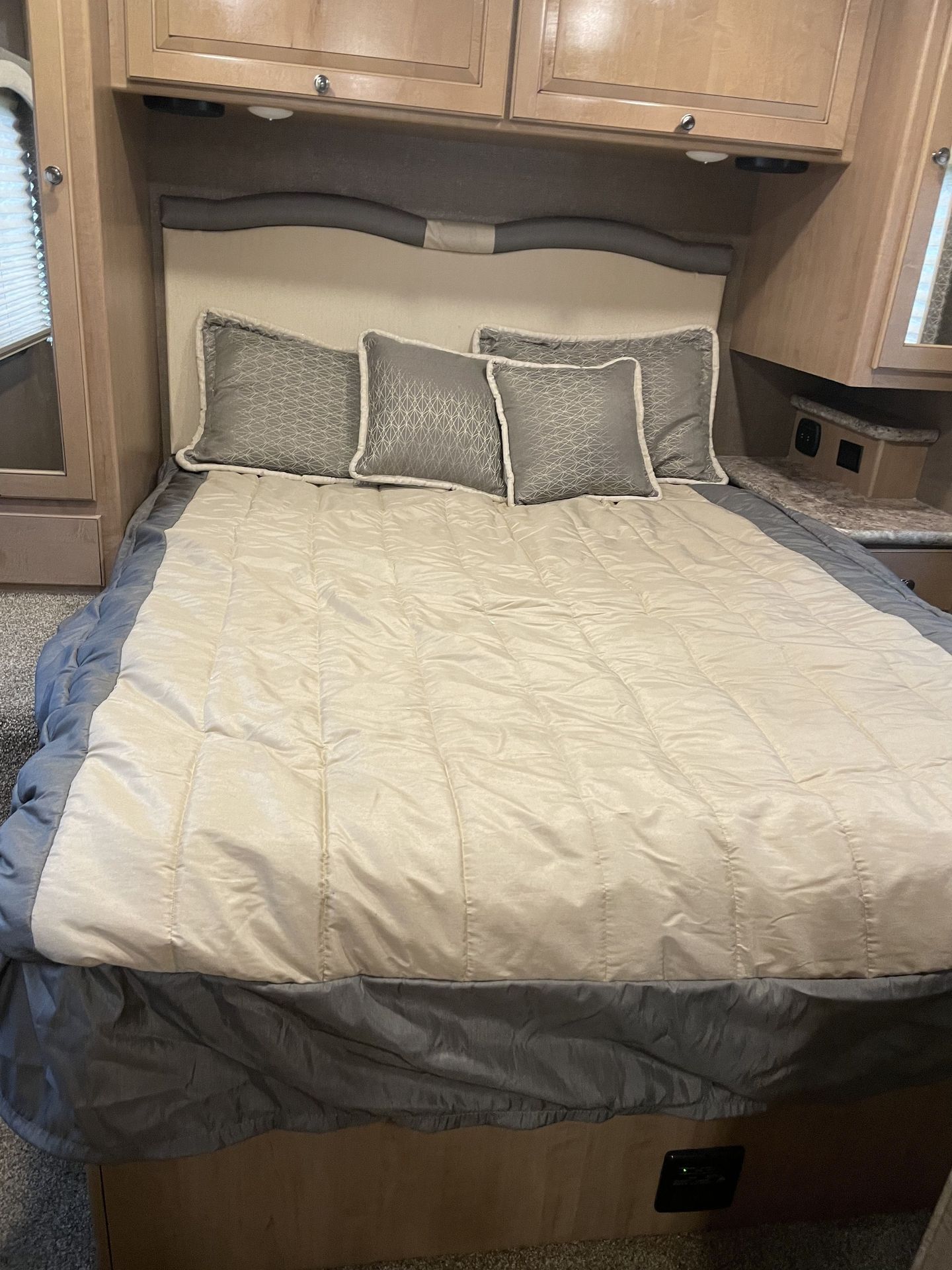 Photo 24 - 2018 Thor Motor Coach Class A Motorhome rental photo 26