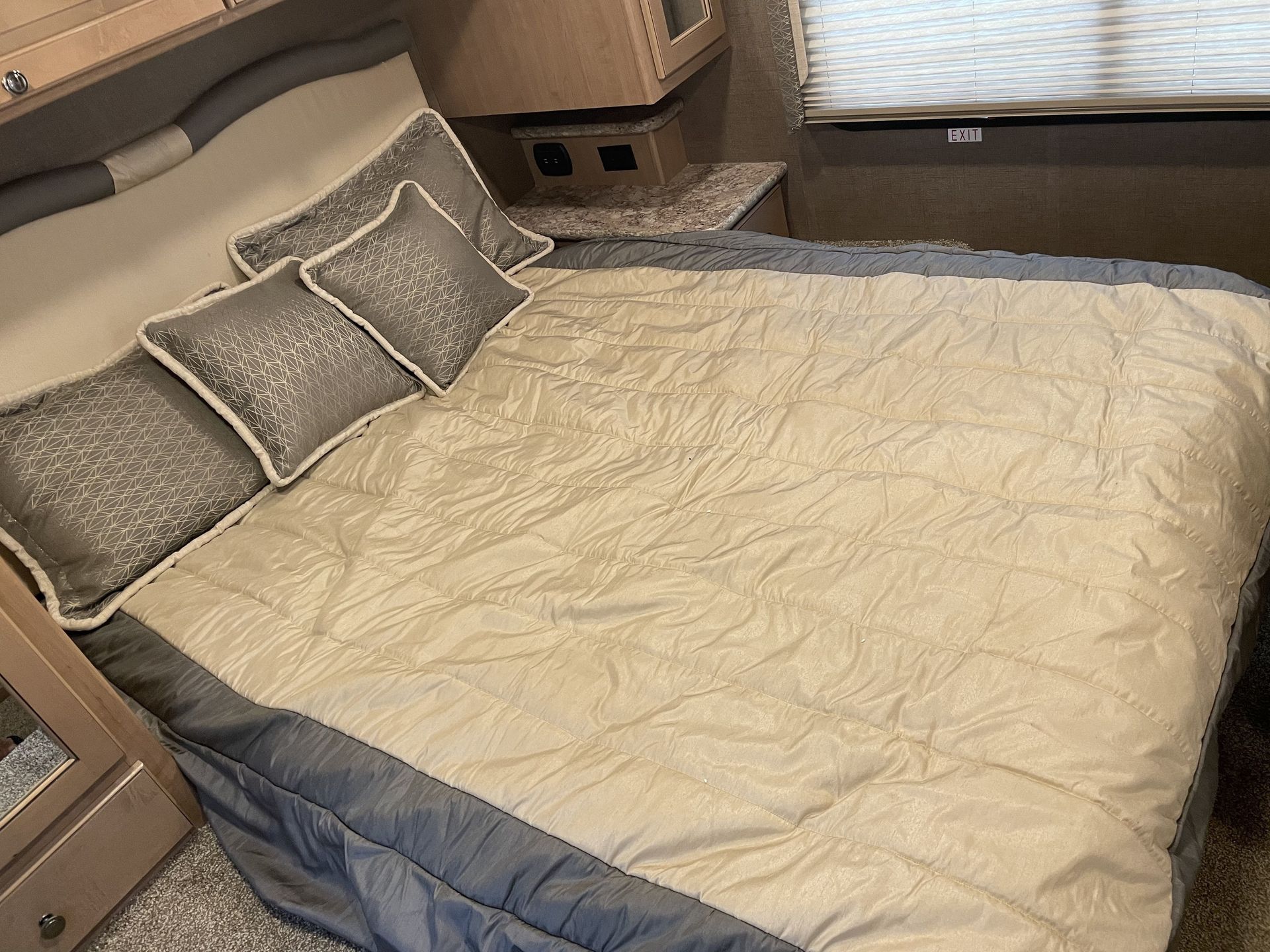 Photo 26 - 2018 Thor Motor Coach Class A Motorhome rental photo 28