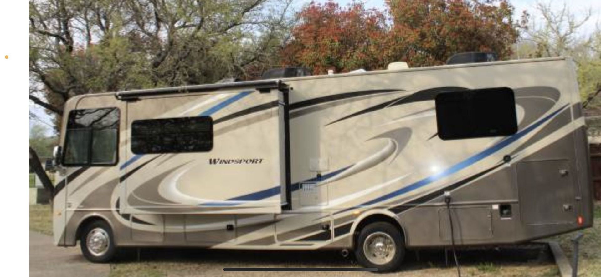 Photo 30 - 2018 Thor Motor Coach Class A Motorhome rental photo 32