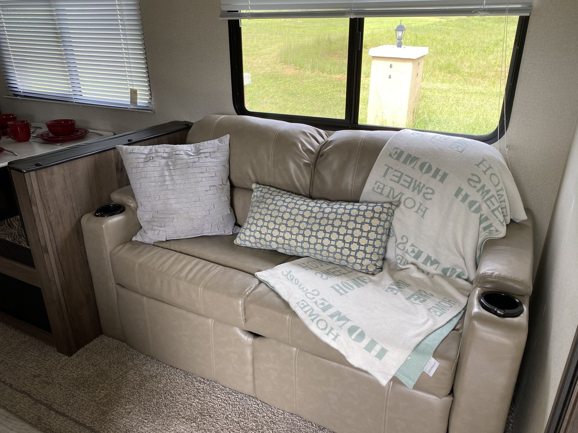 Photo 2 - 2020 Prime Time Travel Trailer rental photo 4