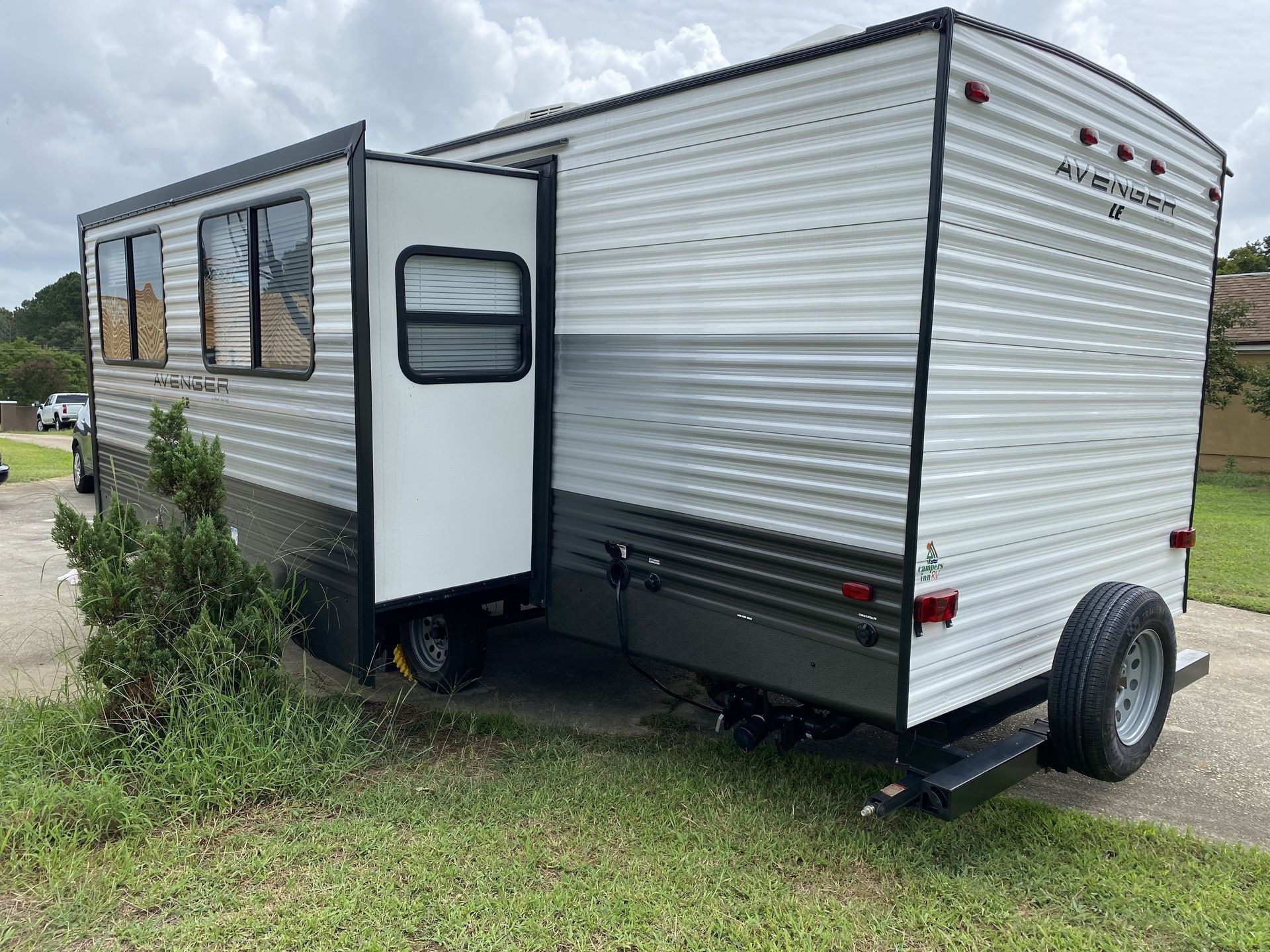 Photo 14 - 2020 Prime Time Travel Trailer rental photo 16