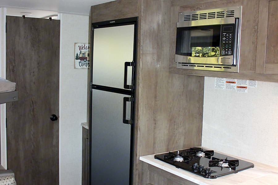 Photo 16 - 2021 Evo Travel Trailer rental photo 17
