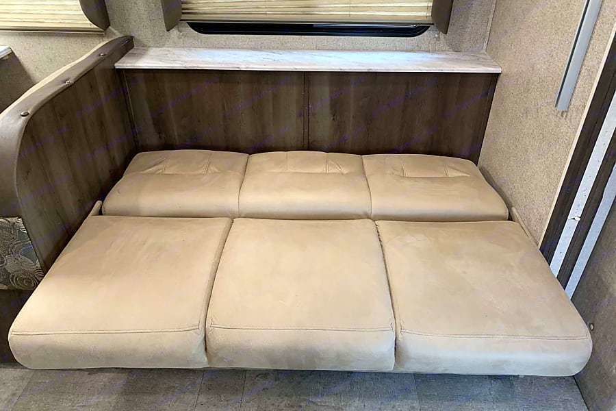 Photo 5 - 2020 Coachmen Class C Motorhome rental photo 7