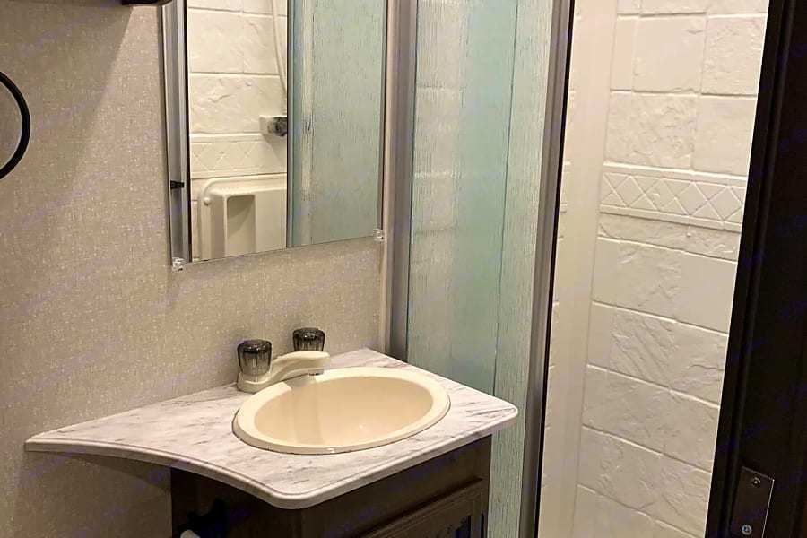 Photo 11 - 2020 Coachmen Class C Motorhome rental photo 13