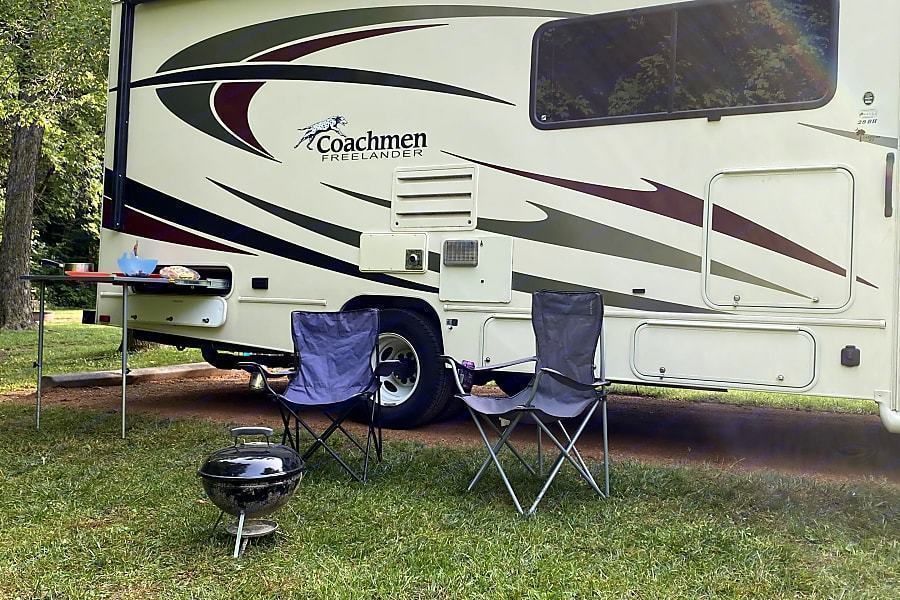 Photo 14 - 2020 Coachmen Class C Motorhome rental photo 16