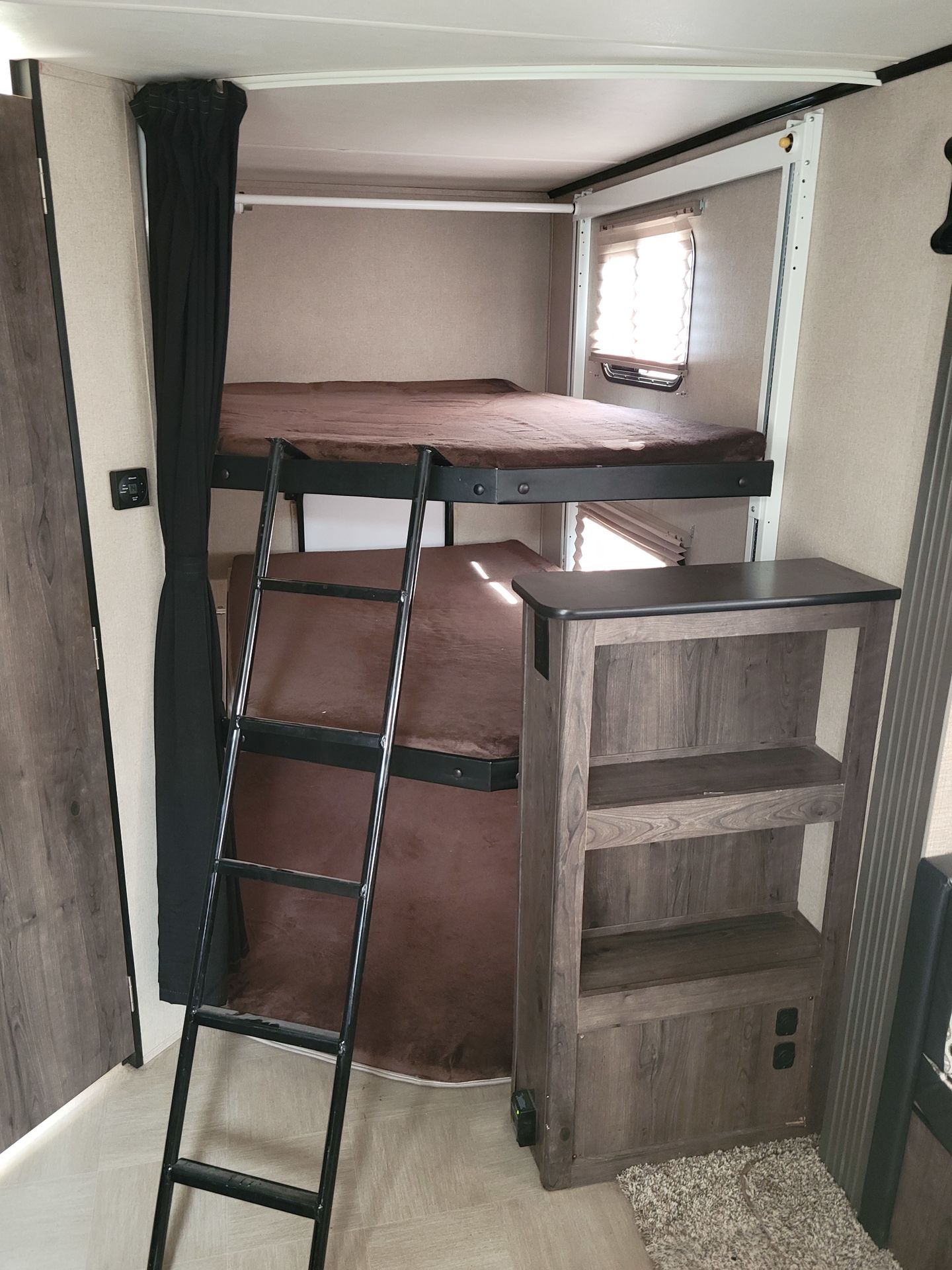 Photo 1 - 2017 Dutchmen Travel Trailer rental photo 3