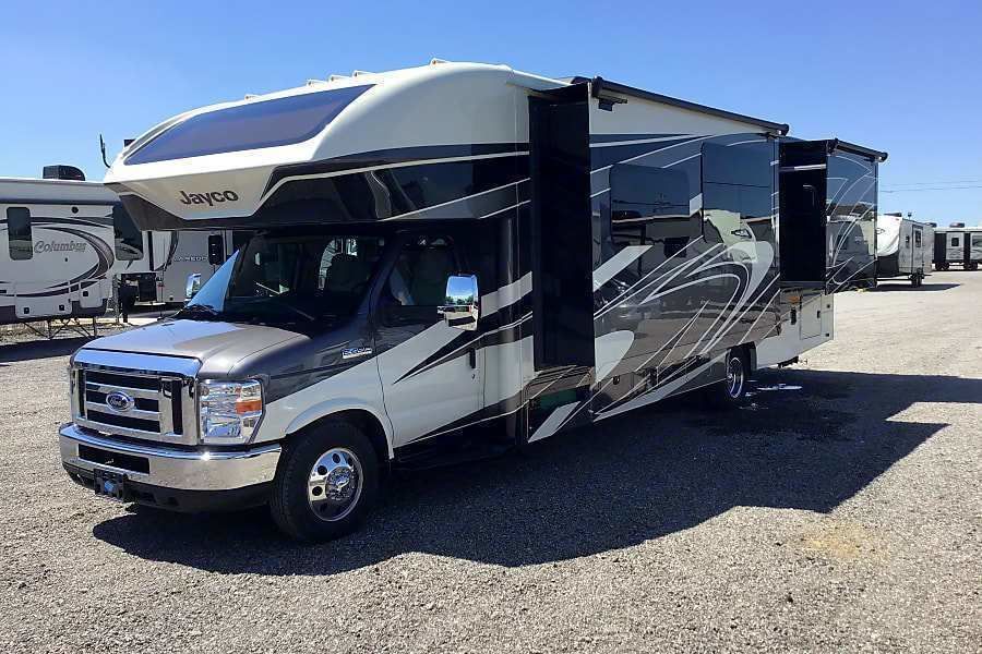 Photo 7 - 2020 Jayco Class C Motorhome rental photo 18