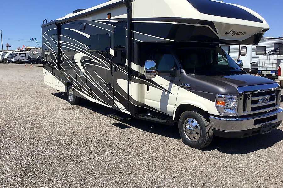 Photo 12 - 2020 Jayco Class C Motorhome rental photo 29