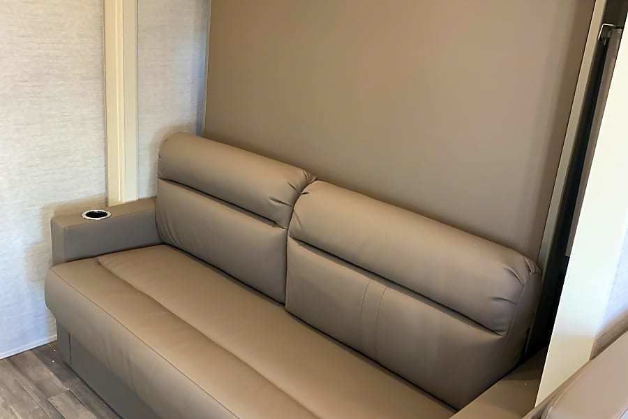 Photo 8 - 2021 Tiffin Class C Motorhome rental photo 16
