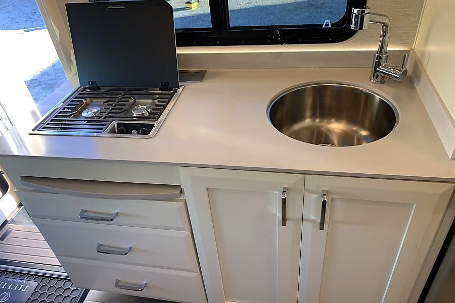 Photo 11 - 2021 Tiffin Class C Motorhome rental photo 21