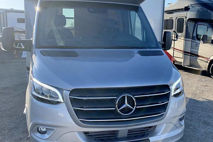 Photo 14 - 2021 Tiffin Class C Motorhome rental photo 28