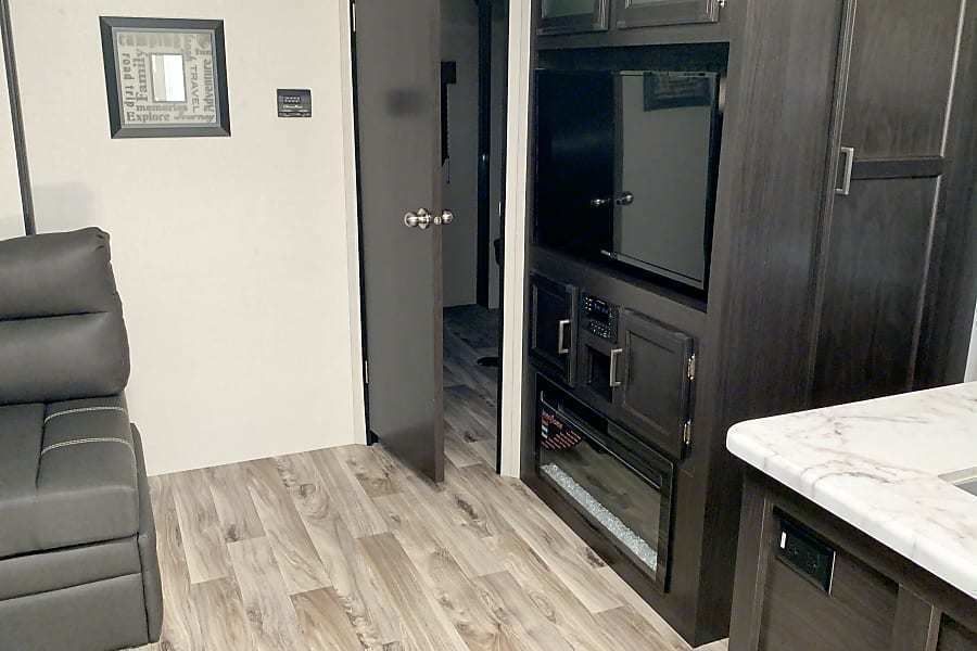 Photo 16 - 2021 Other Travel Trailer rental photo 18
