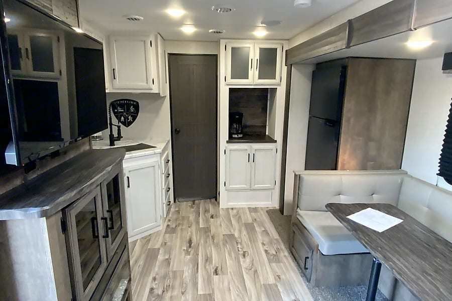Photo 0 - 2021 Venture Rv Travel Trailer rental photo 2