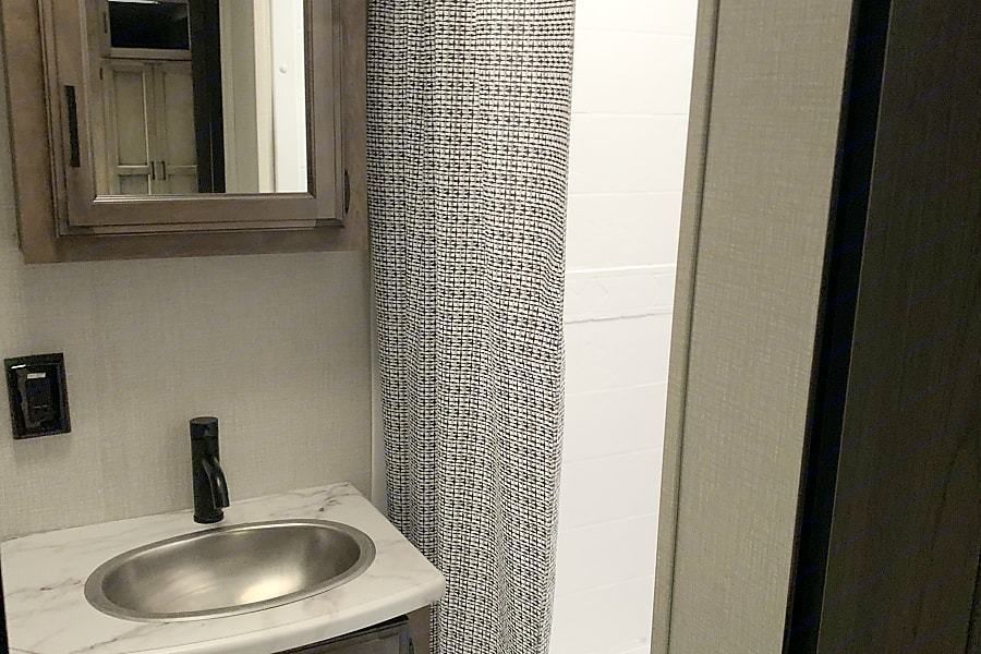Photo 6 - 2021 Venture Rv Travel Trailer rental photo 8