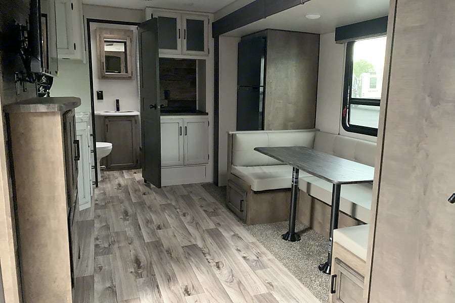 Photo 8 - 2021 Venture Rv Travel Trailer rental photo 10